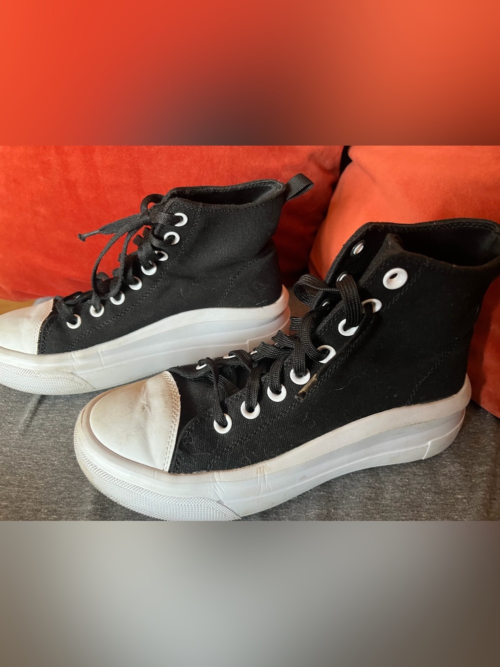 Women’s size 7.5 like new…